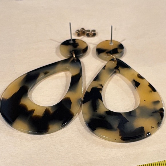 Acrylic Tortoise Shell Teardrop Earrings. Excellent Used and Clean Condition. - Picture 8 of 10